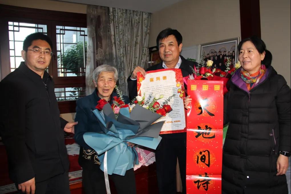 榆林市委宣傳部長(zhǎng)曾德超慰問全國(guó)文明家庭李學(xué)彥家庭